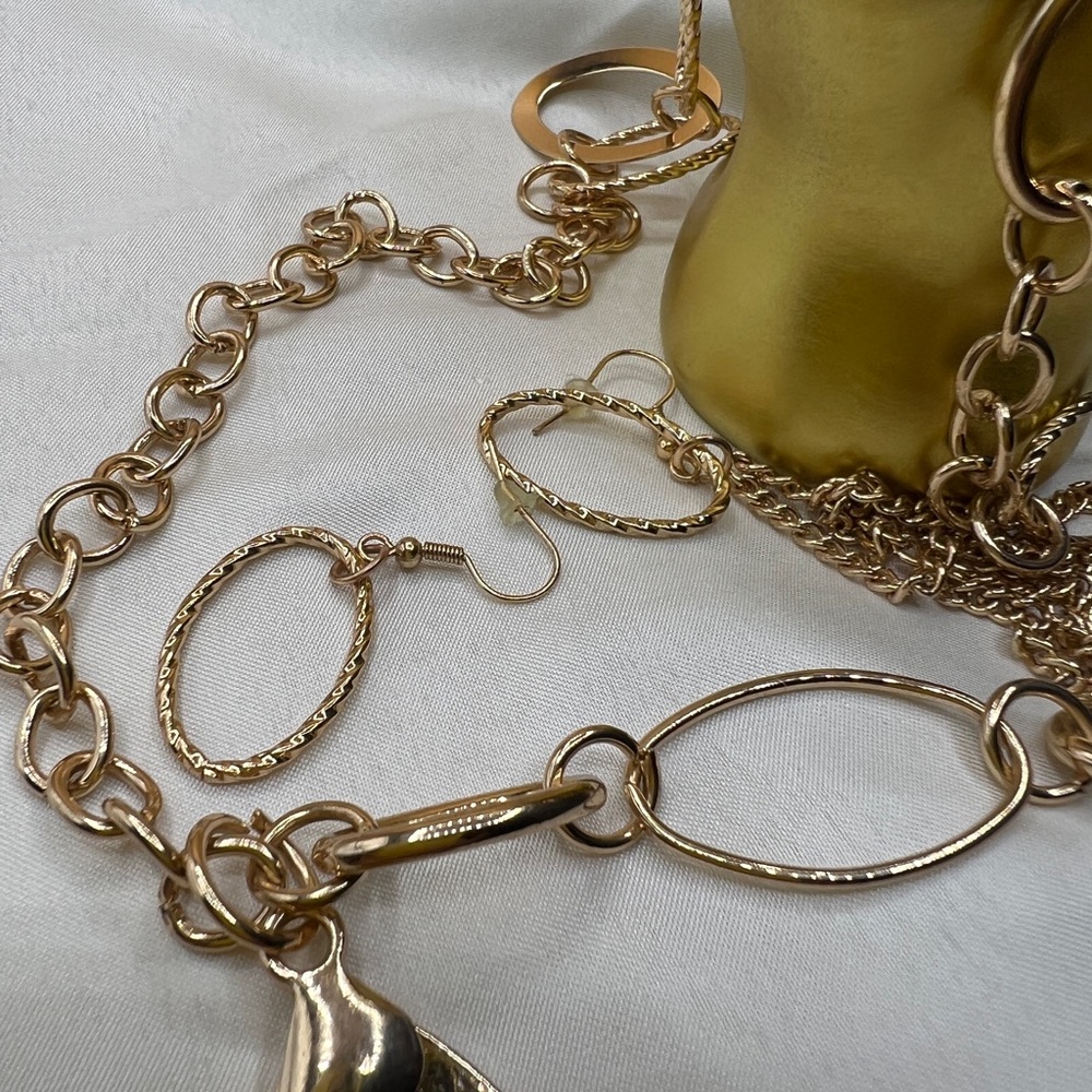 Elegant Gold Necklace Set